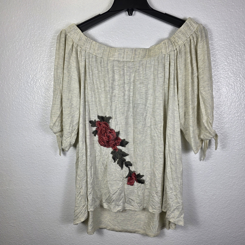 Pebble and Stone Top Women's White Floral‎ Embroidery USA Made Size 1X